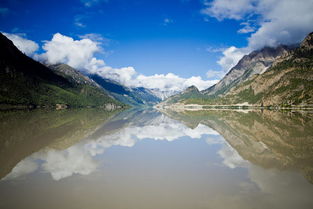 騎行路上 藍(lán)藍(lán)的天白白的云